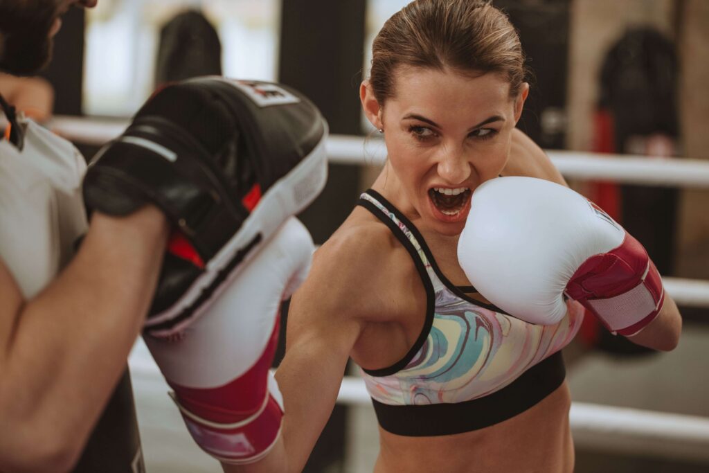 Широкі плечі у жінок від занять боксом